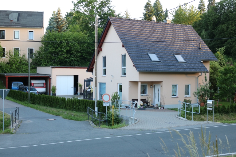 Einfamilienhaus mit Garage